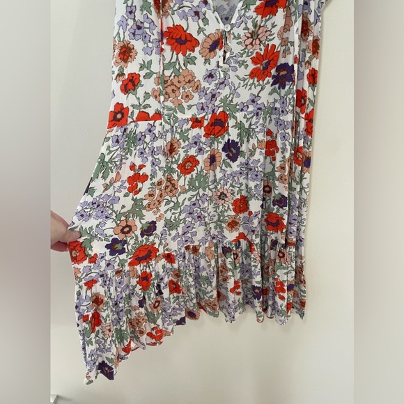 Veronica Beard Zee Tiered Floral-Print Dress - Picture 9 of 9